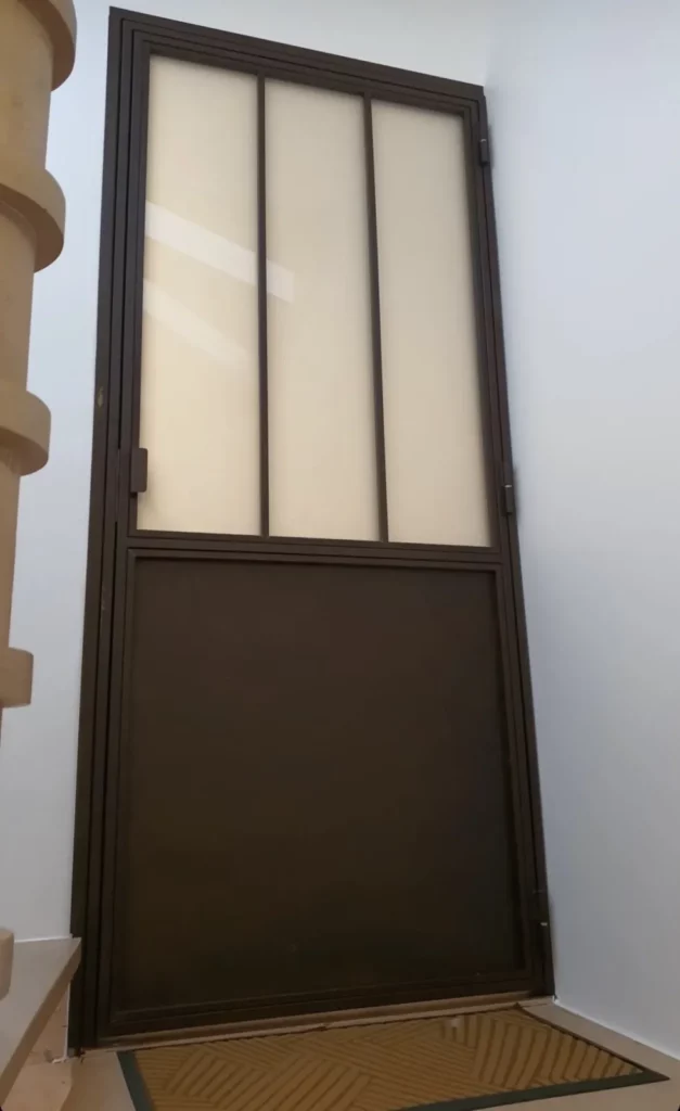 Conception de porte verrière et garde coprs en métal en région Rhône Alpes