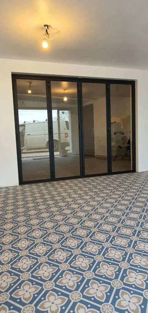 Conception d'une porte verrière accordéon à Saint Cyr au Mont d'Or