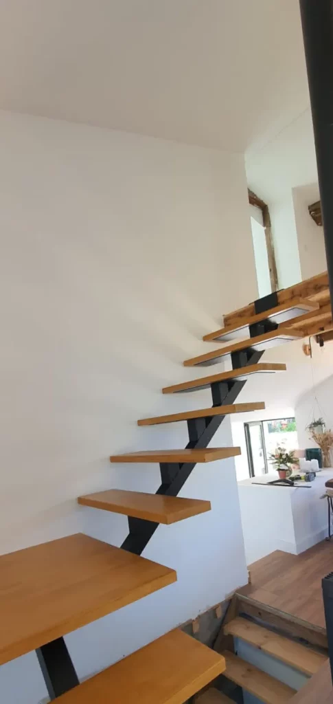 Escaliers quart tournant métal et chêne pour une ferme à Chambost Longessaigne proche de Lyon